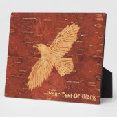 Rustikaler Raven auf der inneren Birkenrinde Fotoplatte (Seite)