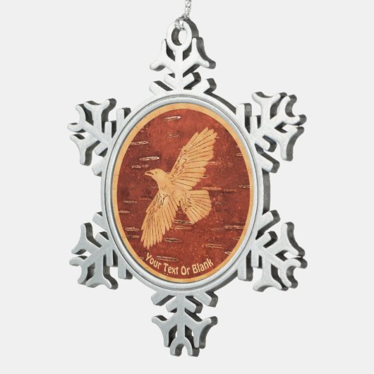 Rustikaler Raven auf der inneren Birkenrinde Schneeflocken Zinn-Ornament (Rechts)