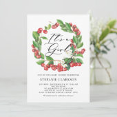 Rustikaler Red Cherries Wreath Es ist eine Girl Ba Einladung (Stehend Vorderseite)