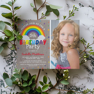 Rustikaler Regenbogen Geburtstag | Farbiges Foto Einladung