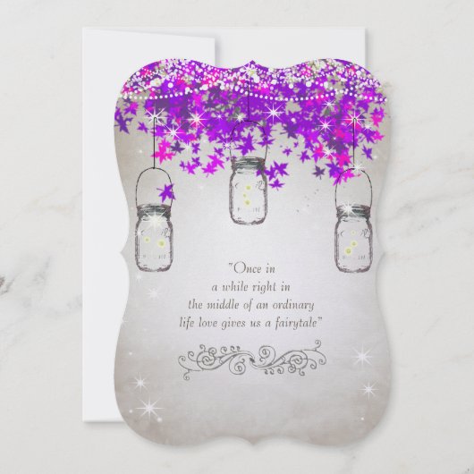 Rustikaler romantischer Mason Jar Lila Baum Einladung (Rückseite)