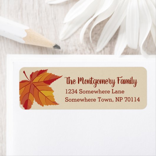 Rustikaler Roter Fall Leaf und Familienname (Insitu)