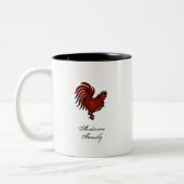 Rustikaler roter Hahn Familienname personalisiert Zweifarbige Tasse (Links)