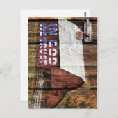 Rustikaler roter Stall mit Latte in Gott vertrauen Postkarte (Vorne/Hinten)
