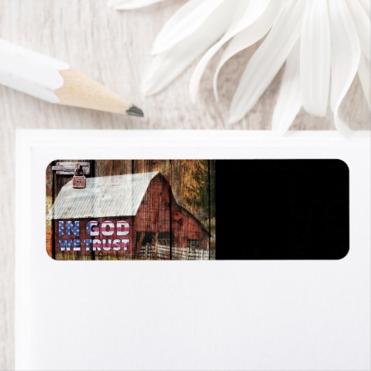 Rustikaler roter verblassener Stall mit Latte in G (Insitu)