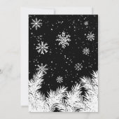 Rustikaler Schnee schwarze Weihnachtskiefer-Saiten Einladung (Rückseite)