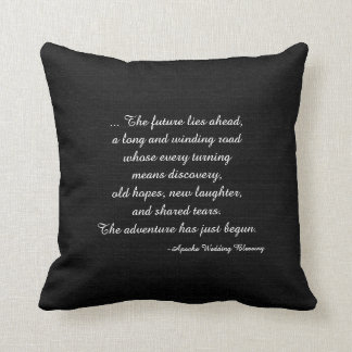 Rustikaler schwarzer kissen