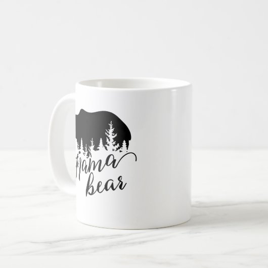 Rustikaler Schwarzer Mama-Bär und Evergreen Trees Kaffeetasse (Vorderseite Links)