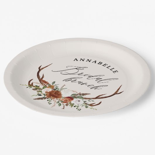 Rustikaler schwarzer Rostbrunch Pappteller (Schrägansicht)