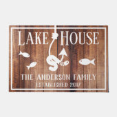 Rustikaler See-Haus-Wurm auf einem Fußmatte (Vorderseite)