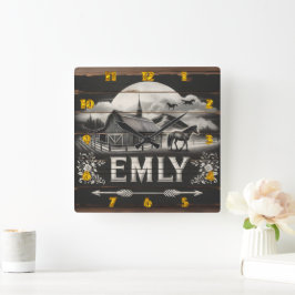 Rustikaler Stall und Pferd bei Sonnenuntergang im  Quadratische Wanduhr