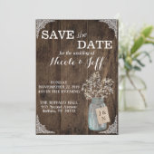 Rustikaler Stall Wedding Wood Mason Jar Babys Atem Save The Date (Stehend Vorderseite)