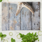 Rustikaler Starfish auf gewittertem Holz Geschirrtuch (Gefaltet)