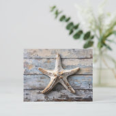 Rustikaler Starfish auf gewittertem Holz Postkarte (Stehend Vorderseite)