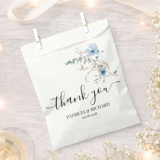 rustikaler staubiger Blauton Wasserfarbe Blumenstr Geschenktütchen (Ausgeschnitten)