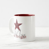 Rustikaler Stern Merry & Bright personalisiert Zweifarbige Tasse (Vorderseite Links)