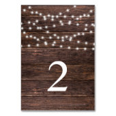 Rustikaler String Lights Hochzeitsempfang Tischnummer (Vorderseite)