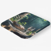 Rustikaler Tisch mit Wein in einem Wald Pappteller (Gewinkelt)