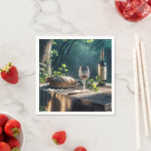 Rustikaler Tisch mit Wein in einem Wald Serviette (Beispiel)