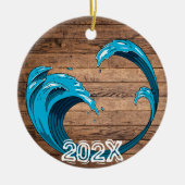 Rustikaler Titel Wave Current - Custom Year Name Keramik Ornament (Vorne)