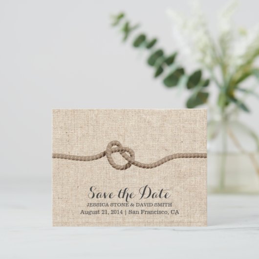 Rustikaler Twine Knot Burlap Save the Date Ankündigungspostkarte (Stehend Vorderseite)