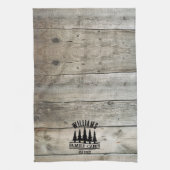 Rustikaler Wald Personalisierte Familienhäuser Nam Geschirrtuch (Vertikal)