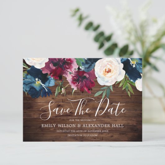 Rustikaler Wald Roter Wein Burgund Blume Hochzeit Save The Date (Stehend Vorderseite)