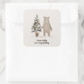 Rustikaler Waldbär mit Weihnachtsbaum Quadratischer Aufkleber (Tasche)