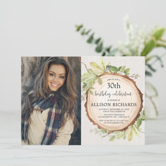 Rustikaler Waldgeburtstags-Partyerwachsener Einladung (Stehend Vorderseite)