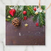 Rustikaler Weihnachtstisch mit Kiefer und Schnee Geschenkanhänger (Rückseite)