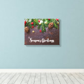 Rustikaler Weihnachtstisch mit Kiefer und Schnee Leinwanddruck (Insitu (Holzboden))