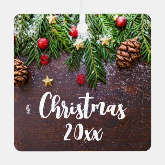 Rustikaler Weihnachtstisch mit Kiefer und Schnee Ornament Aus Metall (Vorderseite)