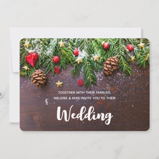 Rustikaler Weihnachtstisch mit Pine & Snow Hochzei Einladung (Vorderseite)