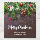 Rustikaler Weihnachtstisch mit Pine & Snow Holiday Weinetikett (Einzelnes Label)