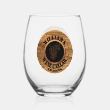 Rustikaler Weinkeller mit Degustationsraum