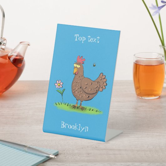 Rustikaler, weißer Cartoon Sockelschild (In SItu)