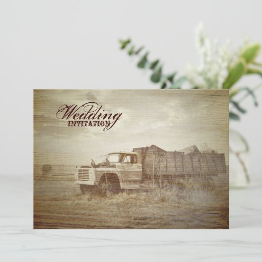 Rustikaler Western LKW Hochzeit Einladung (Stehend Vorderseite)