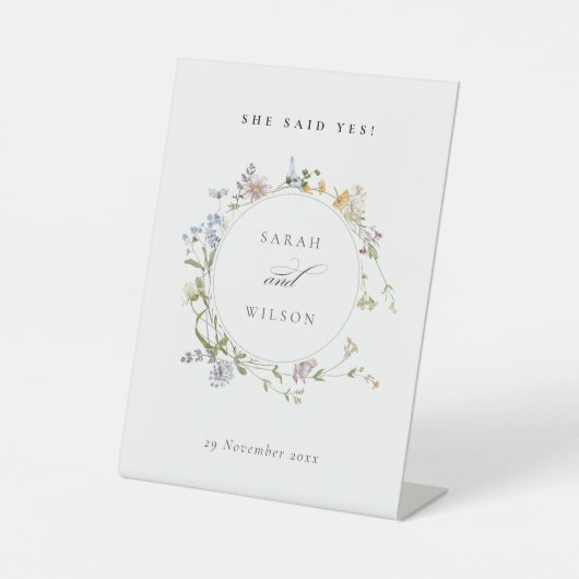 Rustikaler Wiesen Blumenreath Sie sagte ja Sockelschild (Vorderseite)