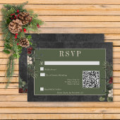 Rustikaler Winter Berries & Pine Black QR Code RSVP Karte