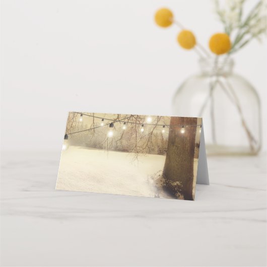 Rustikaler Winterbaum Twinkle Lights Wedding Platzkarte (Rückseite)