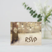 Rustikaler Winterbaum Twinkle Lights Wedding RSVP Einladungspostkarte (Stehend Vorderseite)