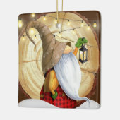 Rustikaler Wintergenom, Schnee, Lichter Weihnachte Keramikornament (Links)