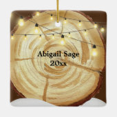 Rustikaler Wintergenom, Schnee, Lichter Weihnachte Keramikornament (Rückseite)