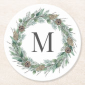 Rustikaler Wintergrün-Monogramm-Initial-Kranz Runder Pappuntersetzer (Vorderseite)