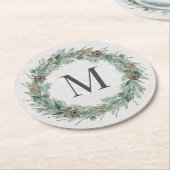 Rustikaler Wintergrün-Monogramm-Initial-Kranz Runder Pappuntersetzer (Angewinkelt)