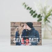 Rustikaler Winterschneefall Save the Date Foto Ankündigungspostkarte (Stehend Vorderseite)