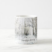 Rustikaler Winterschneewald mit Monogramm Kaffeetasse (Mittel)