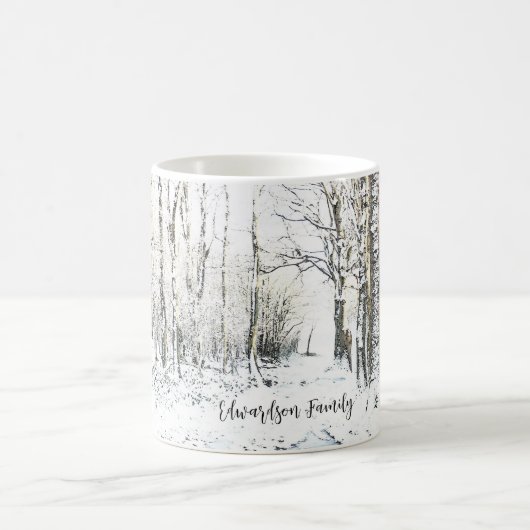 Rustikaler Winterschneewald mit Monogramm Kaffeetasse (Mittel)