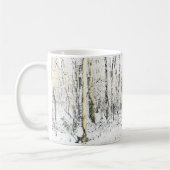 Rustikaler Winterschneewald mit Monogramm Kaffeetasse (Links)