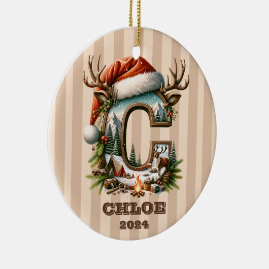 Rustikales Abenteuer Letter C Weihnachtsmannmütze  Keramik Ornament (Rechts)